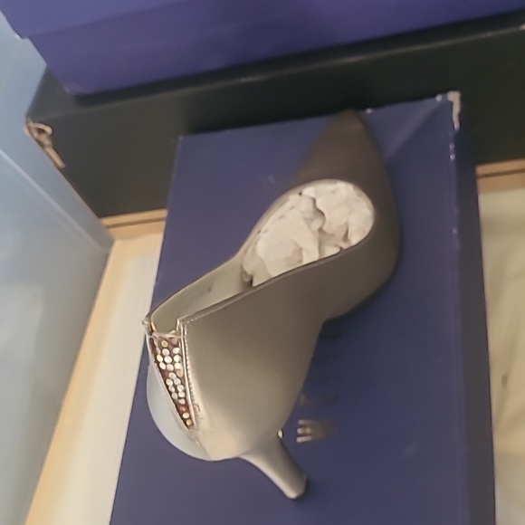 Stuart Weitzman - Picture 2 of 2